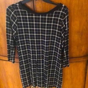 J Jill Long sleeve black and white top with back V neckline